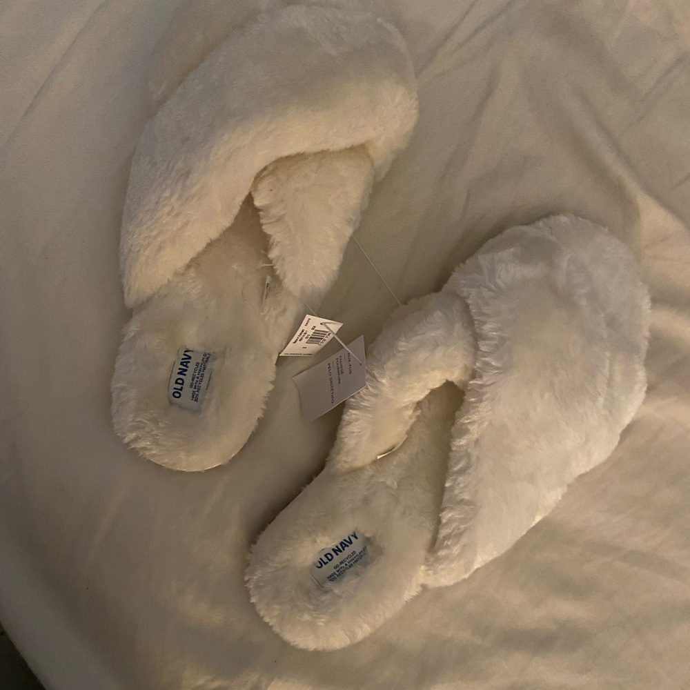 Old Navy Soft White Faux-Fur Slippers